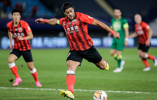 包含浙江队训练开放日，清晨主帅复盘引欢呼，中超在即，轮换策略成焦点的词条